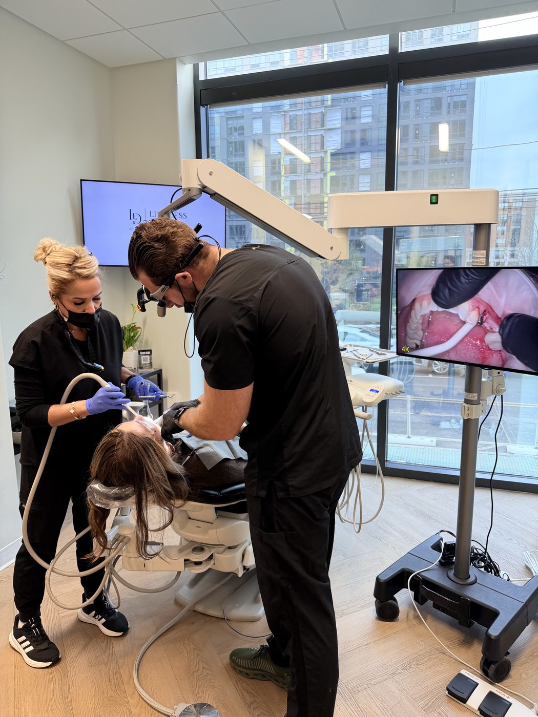 Dr. Nick placing a molar immediate implant at Limitless Dental, the intraoral view on the 4K chairside monitor